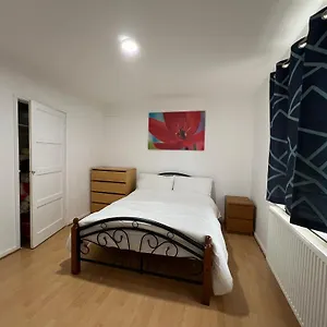 Monk Drive House Homestay London